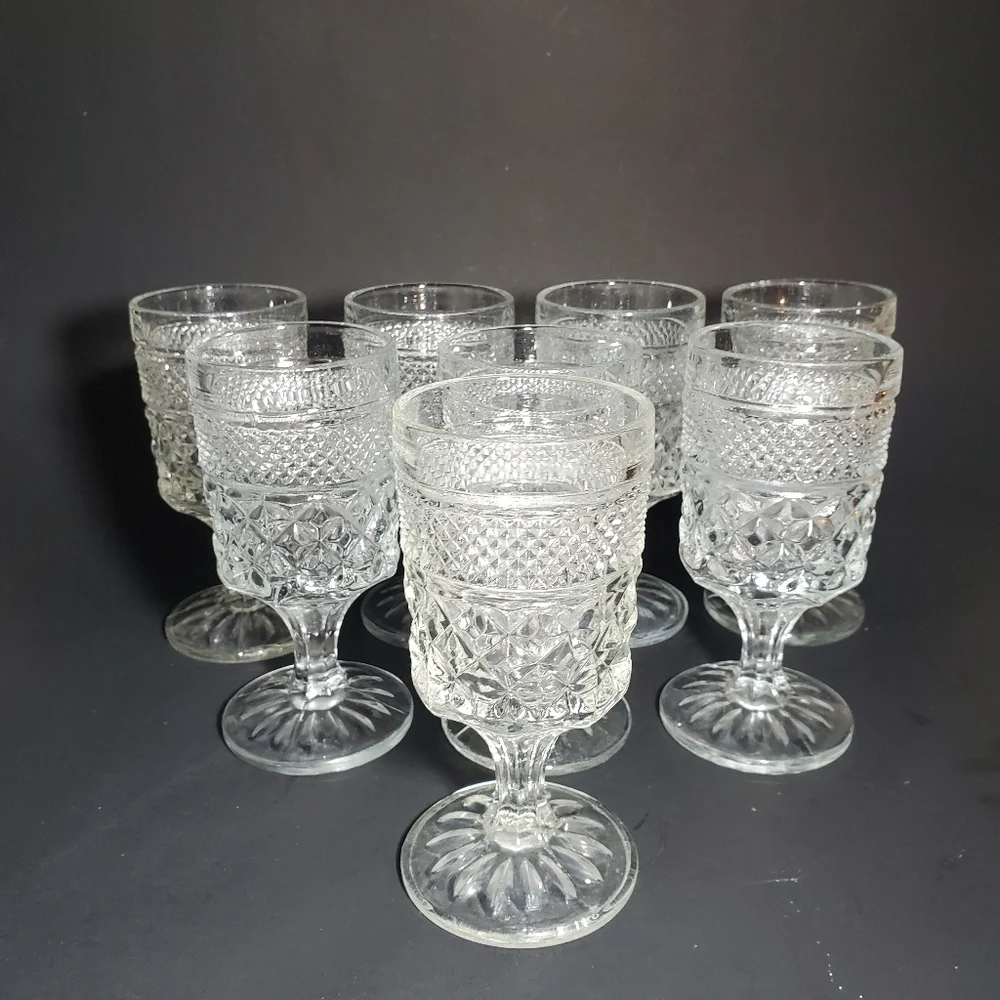 Set of 8 ANCHOR HOCKING Wexford Claret Wine Stemmed Glasses Vintage Drinkware